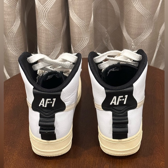 Nike Unique Women’s Air Force 1 High Utility White Light Cream Reverse Tag 8.5 - Picture 10 of 13
